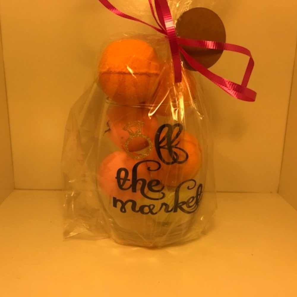 Off The Market Bath Bomb Gift Cup